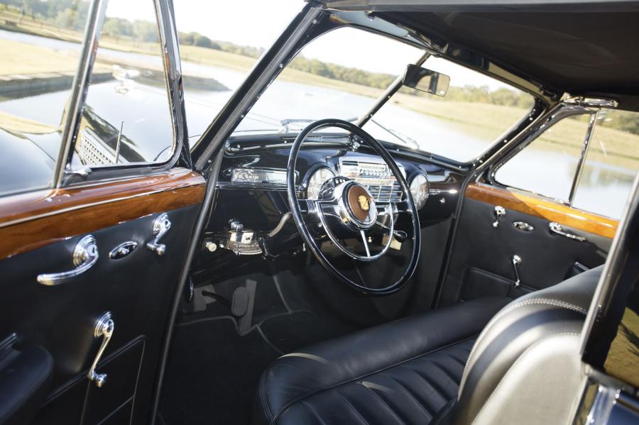  Cadillac Series 60 Special Town Car by Derham 1941 года  (фото 21 из 38)